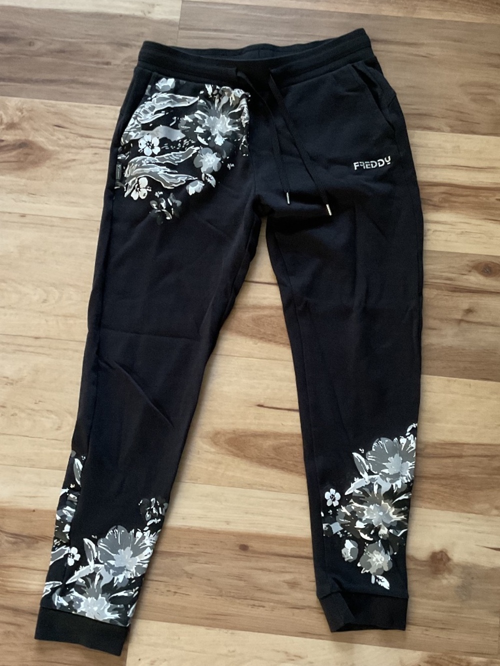 Freddy sweatpants size medium